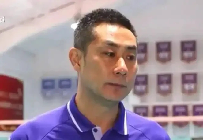 世界杯竞猜-四强成绩掩盖不住裂痕！天津球迷彻底怒了：陈方，你就是球队罪人|天津女排|队员|执教|教练|赛季_新浪体育_新浪新闻